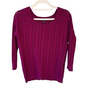 American Eagle Outfitters Fuchsia Crew Neck Sweater Size XS Lightweight Cozy